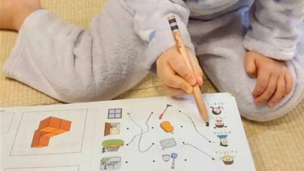 七田プリントをやっている幼児の様子