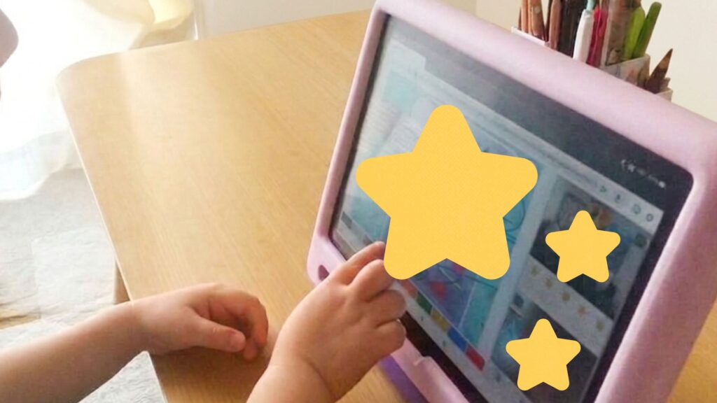 ネイティブ講師とオンライン英会話を楽しむ子ども